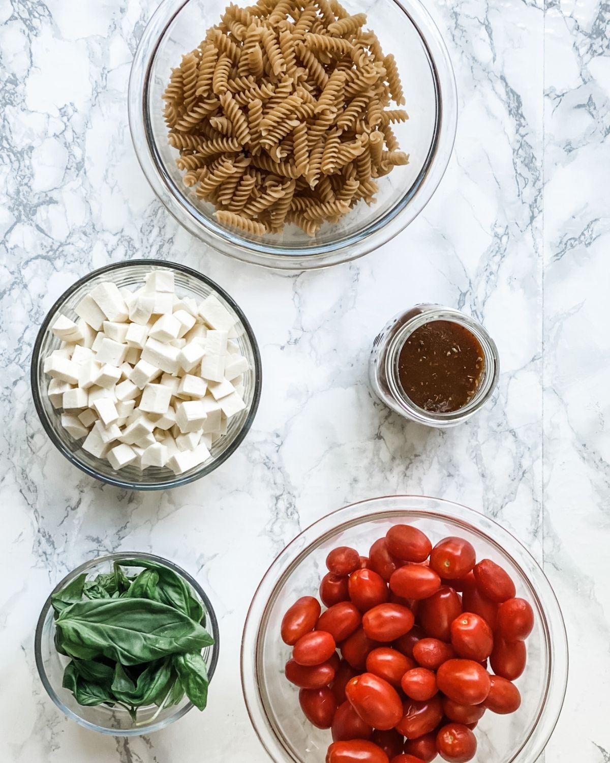 ingredients to make caprese pasta salad.