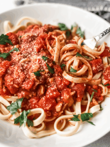 red clam sauce using canned clams