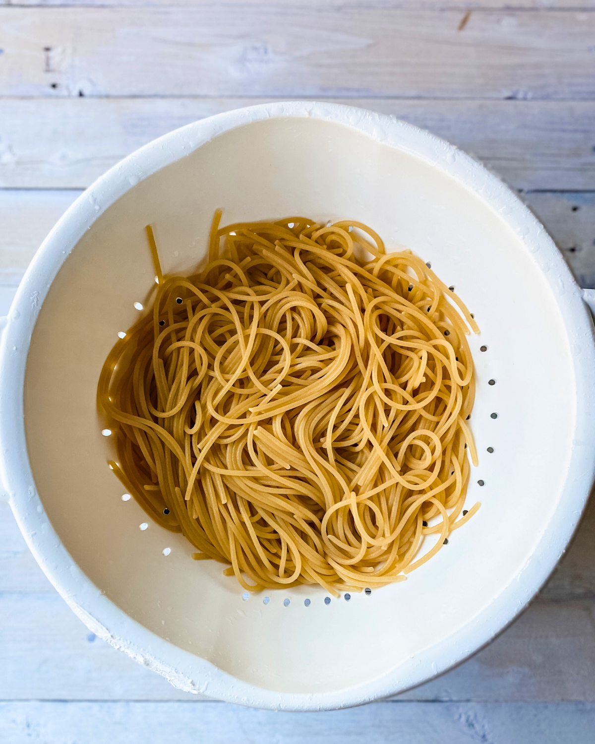 cooked pasta in colander